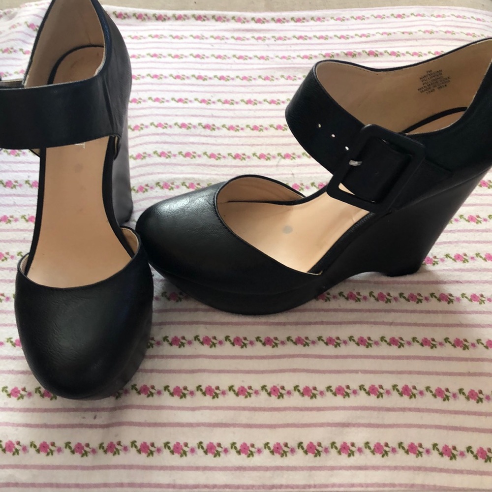 Nine West Mary Jane wedges